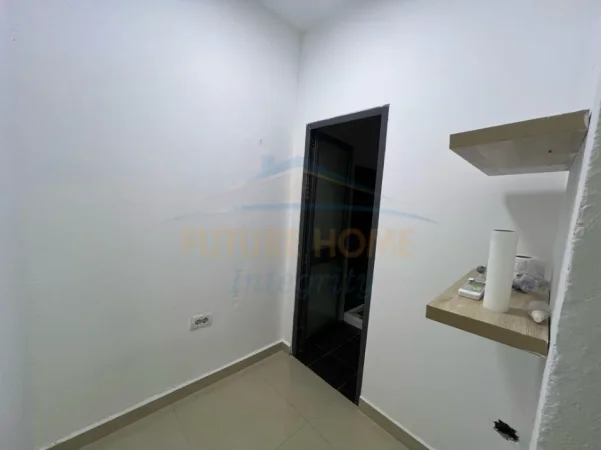 Tirane, jepet me qera dyqan Kati 0, 40 m² 530 € (Ish Ekspozita, Gjykata)