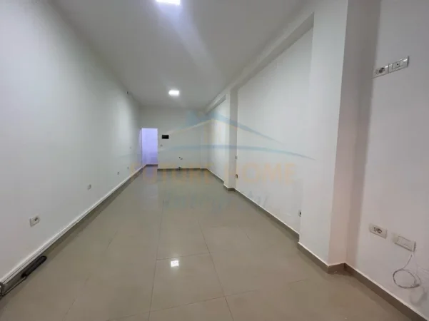 Tirane, jepet me qera dyqan Kati 0, 40 m² 530 € (Ish Ekspozita, Gjykata)