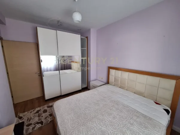 Tirane, jepet me qera apartament 2+1 Kati 8, 90 m² 450 € (prane kmy)