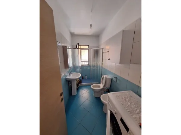 Tirane, jepet me qera apartament 2+1 Kati 8, 90 m² 450 € (prane kmy)