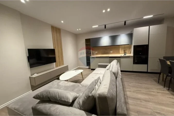 Tirane, shitet apartament 1+1+Ballkon Kati 5, 185.000 € (Rruga Petrp Korcari)