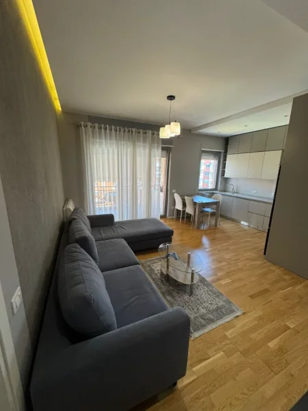 Shqiperi, jepet me qira 2+1+Ballkon Kati 4, 115 m²