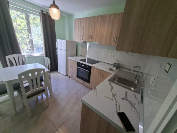 Tirane, jepet me qera apartament 2+1 cmimi 750 € (Ish Ekspozita)