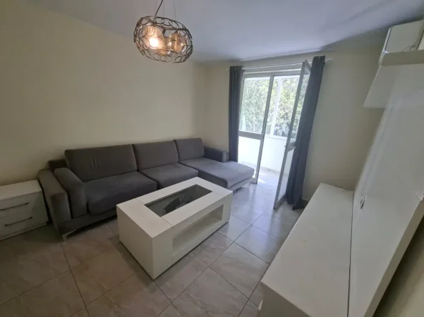 Tirane, jepet me qera apartament 2+1 cmimi 750 € (Ish Ekspozita)