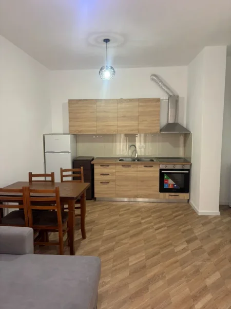 Tirane, jepet me qera apartament 1+1 Kati 7, 61 m² 350 €