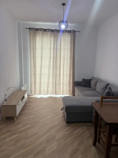 Tirane, jepet me qera apartament 1+1 Kati 7, 61 m² 350 €