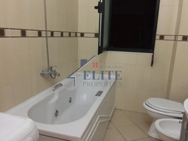 Tirane, jepet me qera apartament 2+1+Ballkon Kati 4, 120 m² 700 € (Ish Restorant Durresi)