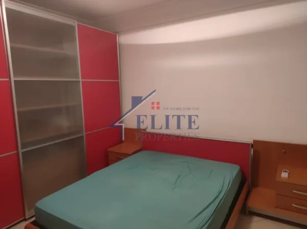 Tirane, jepet me qera apartament 2+1+Ballkon Kati 4, 120 m² 700 € (Ish Restorant Durresi)