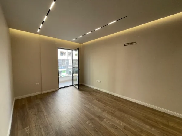 Tirane, jepet me qera zyre Kati 1, 75 m² 800 € (Rruga Xhanfize Keko)