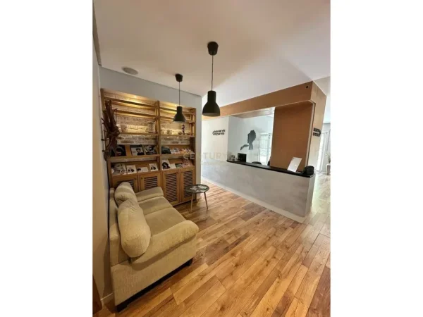 Tirane, jepet me qera ambjent biznesi Kati 2, 100 m² 1.500 € (Don Bosco)