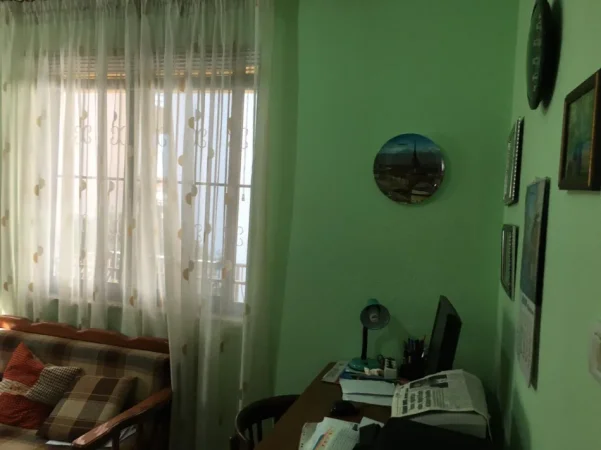 Tirane, jepet me qera shtepi 1+1 Kati 0, 58 m² 350 € (ne rrugen Njazi Meka Tirane.)