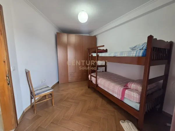 Tirane, jepet me qera apartament 2+1+Ballkon Kati 9, 110 m² 650 € (rruga e barrikadave)