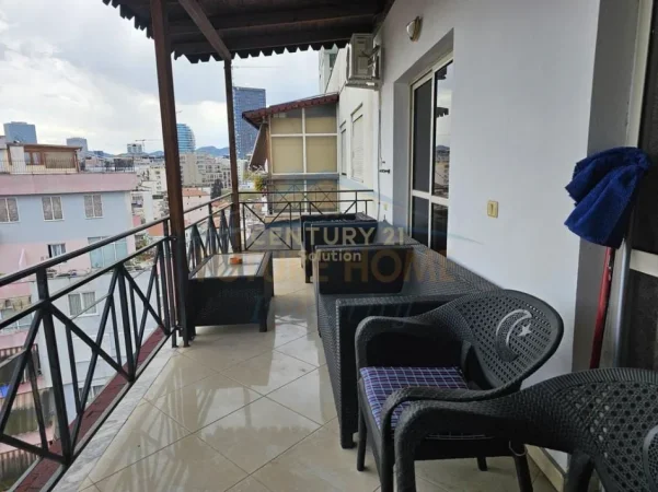 Tirane, jepet me qera apartament 2+1+Ballkon Kati 9, 110 m² 650 € (rruga e barrikadave)