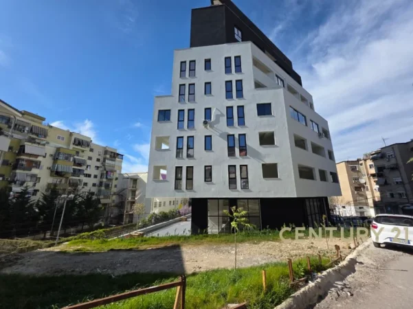 Tirane, shitet apartament 2+1 Kati 8, 147 m² 173.000 € (PËRBALLË SHKOLLËS SË BASHKUAR)