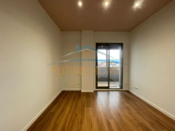 Tirane, jepet me qera zyre Kati 10, 104 m² 1.800 € (Bllok)
