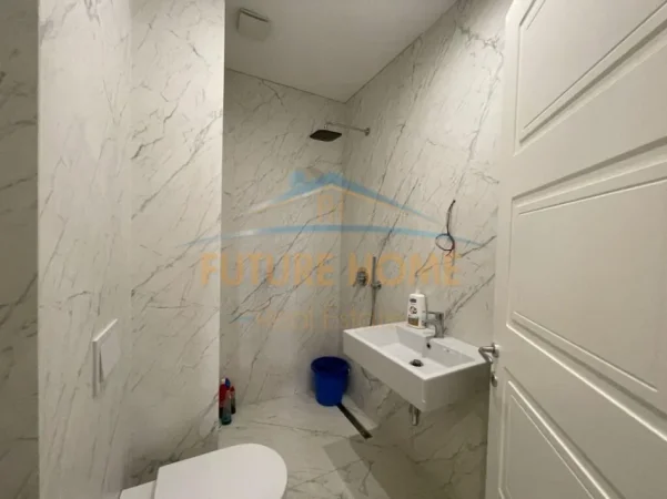 Tirane, jepet me qera zyre Kati 10, 104 m² 1.800 € (Bllok)