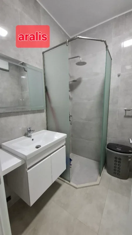 Tirane, jepet me qera nga pronari, pa komision agjensie, apartament 1+1, i ri, i pabanuar me pare