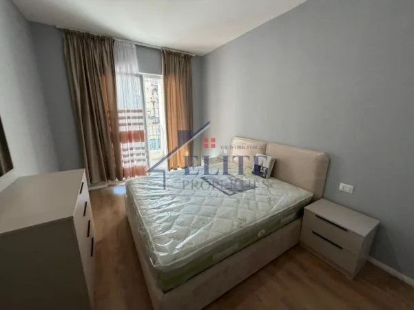 Tirane, jepet me qera apartament 1+1+Ballkon , 65 m² 570 € (Kompleksi Aura)