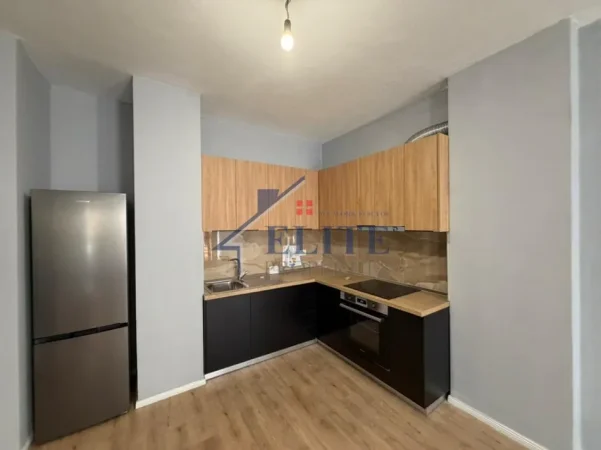 Tirane, jepet me qera apartament 1+1+Ballkon , 65 m² 570 € (Kompleksi Aura)