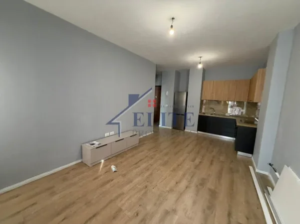 Tirane, jepet me qera apartament 1+1+Ballkon , 65 m² 570 € (Kompleksi Aura)