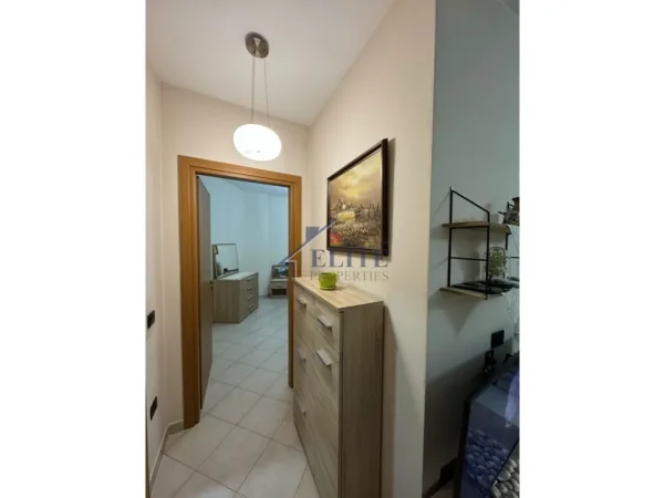 Tirane, jepet me qera apartament 1+1+Ballkon , 65 m² 470 € (Univers Lounge)