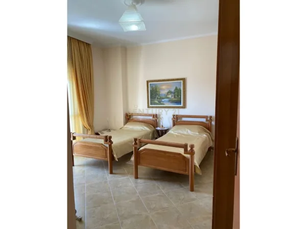 Durres, jepet me qera apartament 2+1+Ballkon Kati 7, 105 m² 700 € (Plazh,hekurudha)