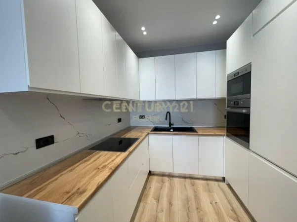 Tirane, jepet me qera apartament 1+1+Ballkon Kati 1, 76 m² 700 € (Komuna e Parisit)