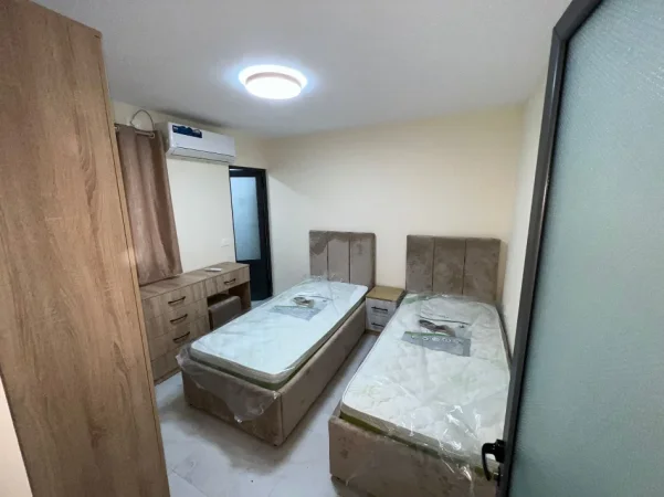 Tirane, jepet me qera apartament 1+1 Kati 1, 350 € (spitali qsut , Allias)