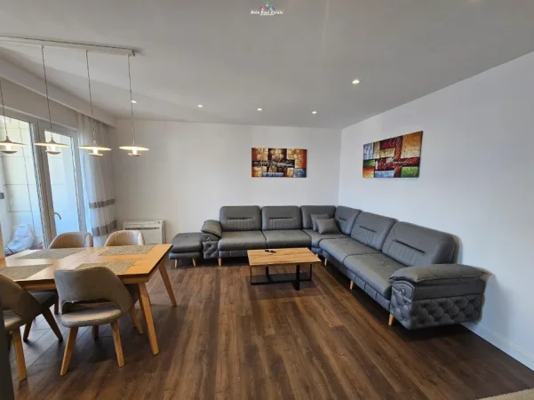 Tirane, jepet me qera apartament 2+1 Kati 7, 100 m² 1.000 € (mine peza)