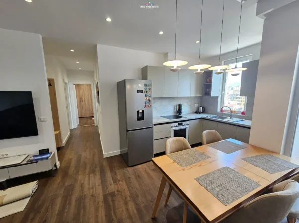 Tirane, jepet me qera apartament 2+1 Kati 7, 100 m² 1.000 € (mine peza)