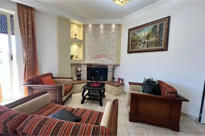 Tirane, jepet me qera apartament 2+1 Kati 10, 140 m² 750 € 