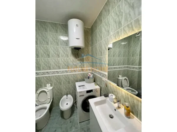 Tirane, jepet me qera apartament 1+1 Kati 8, 81 m² 850 € (Myslym Shyr)