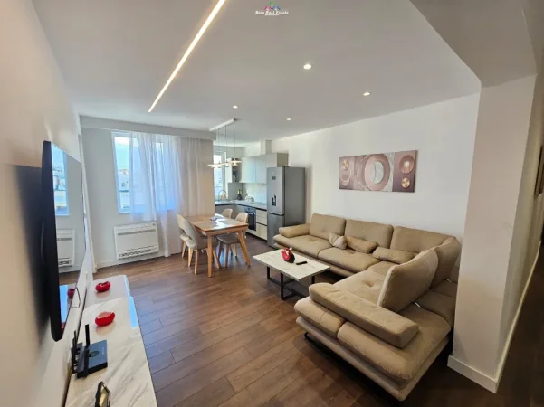 Tirane, jepet me qera apartament 2+1 Kati 7, 100 m² 1.000 € (mine peza)