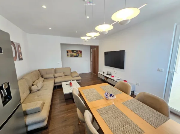 Tirane, jepet me qera apartament 2+1 Kati 7, 100 m² 1.000 € (mine peza)