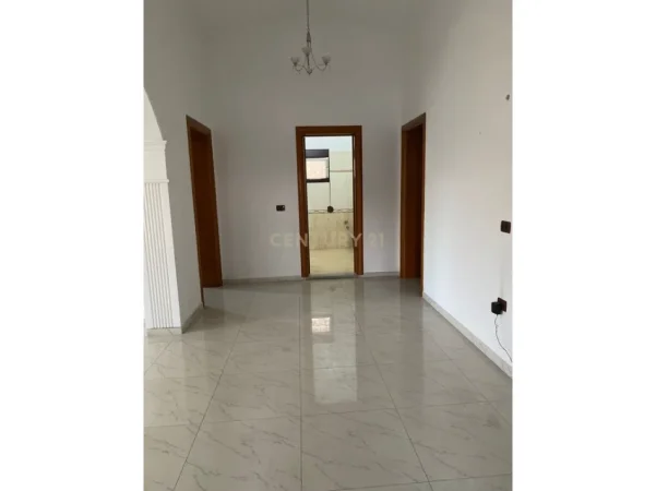 Durres, jepet me qera apartament 2+1+Ballkon Kati 3, 308 m² 360 € (Sukth i Ri)