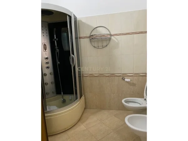 Durres, jepet me qera apartament 2+1+Ballkon Kati 3, 308 m² 360 € (Sukth i Ri)