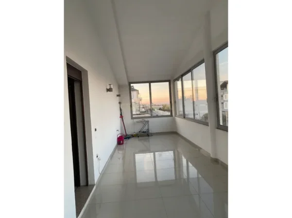 Durres, jepet me qera apartament 2+1+Ballkon Kati 3, 308 m² 360 € (Sukth i Ri)