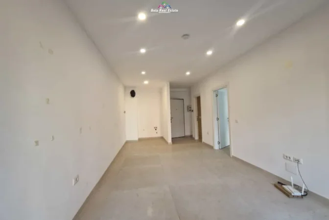 Tirane, jepet me qera zyre Kati 3, 66 m² 570 € (kongresi manastirit)