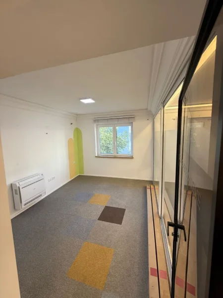 Tirane, jepet me qera zyre , 130 m² 1.500 € (ZOGU I ZI)