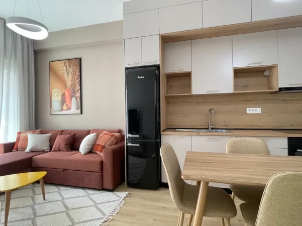 Tirane, jepet me qera apartament 1+1+Ballkon Kati 8, 47 m² 470 € (Kompleksi Mangalem 21 (Kadiu))