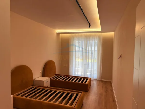 Tirane, shitet apartament 2+1+Ballkon Kati 3, 104 m² 133.900 € (Univers City)