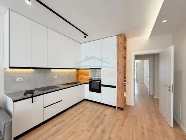 Tirane, shitet apartament 2+1+Ballkon Kati 3, 104 m² 133.900 € (Univers City)