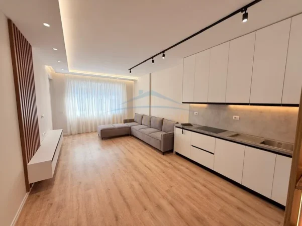 Tirane, shitet apartament 2+1+Ballkon Kati 3, 104 m² 133.900 € (Univers City)