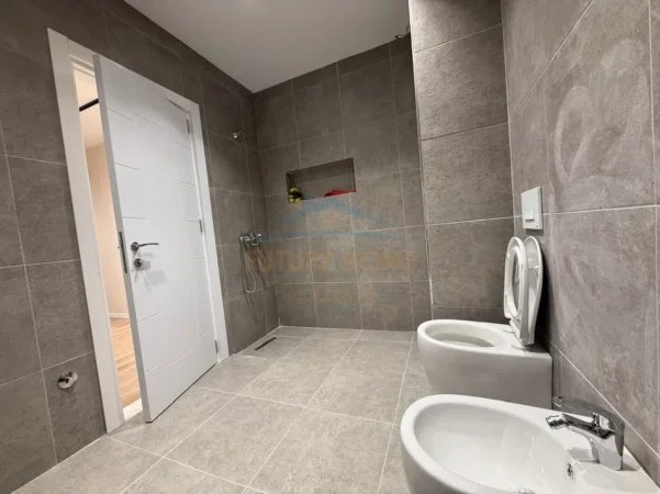 Tirane, shitet apartament 2+1+Ballkon Kati 3, 104 m² 133.900 € (Univers City)