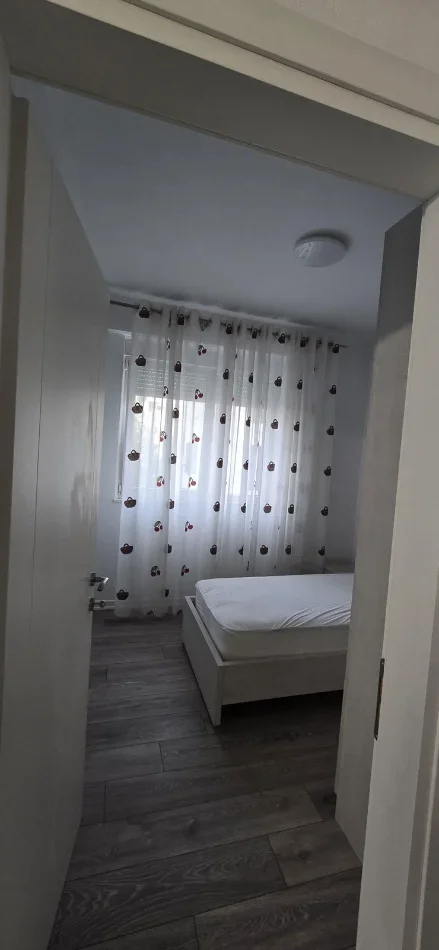 Tirane, jepet me qera apartament 2+1 Kati 3, 82 m² 600 € (LIQENI I THATE)