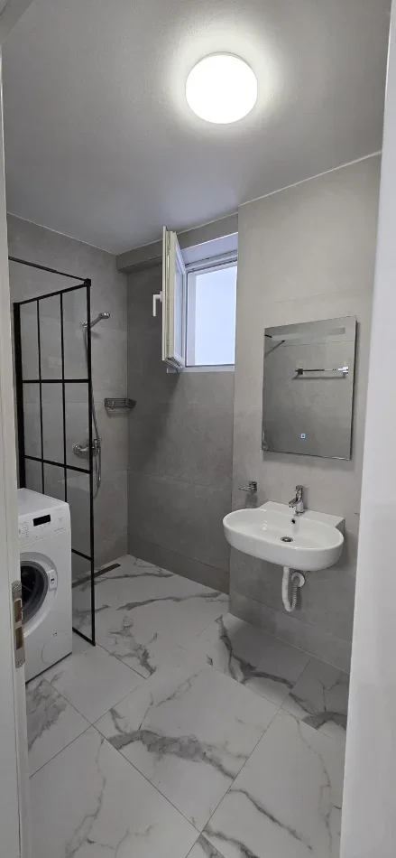 Tirane, jepet me qera apartament 2+1 Kati 3, 82 m² 600 € (LIQENI I THATE)