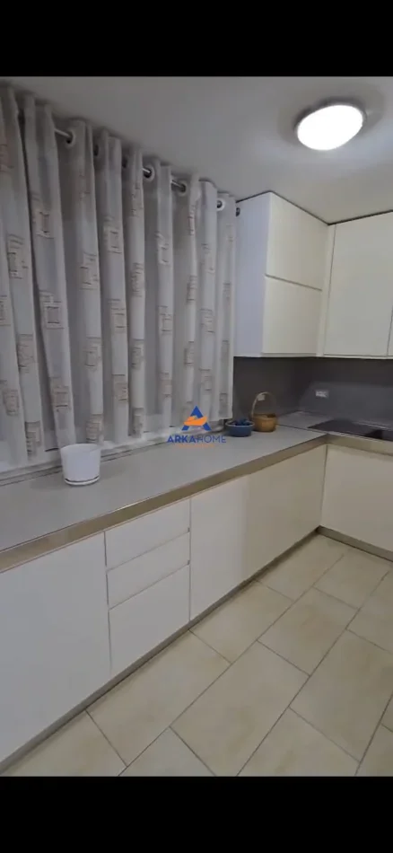 Tirane, jepet me qera apartament 1+1+Ballkon Kati 3, 70 m² 550 € 