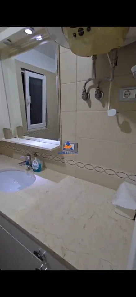 Tirane, jepet me qera apartament 1+1+Ballkon Kati 3, 70 m² 550 € 