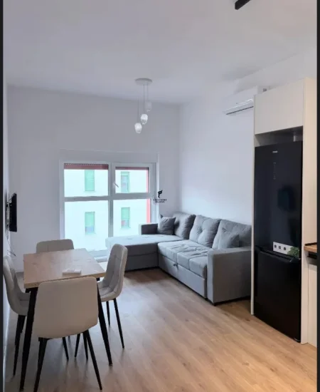 Tirane, jepet me qera apartament 1+1 Kati 5, 60 m² 400 € (ALI DEMI)