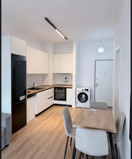 Tirane, jepet me qera apartament 1+1 Kati 5, 60 m² 400 € (ALI DEMI)